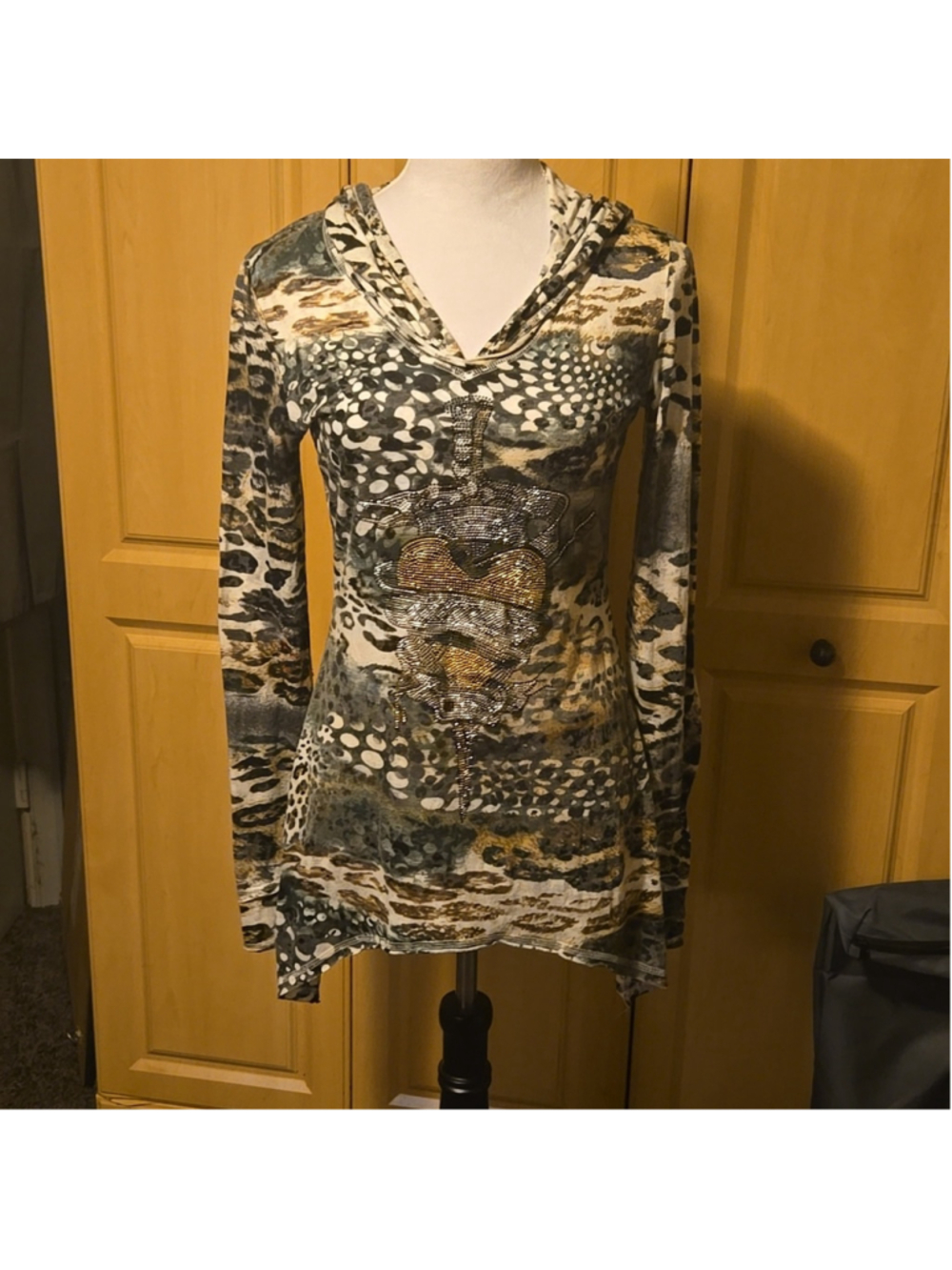 V Cristina - Animal Print Long Sleeve Hooded Top. M